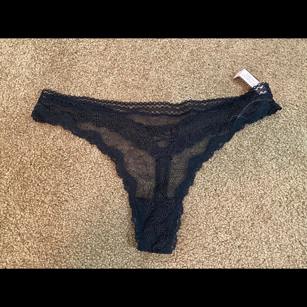 Victoria’s Secret black lace thong Large NWT